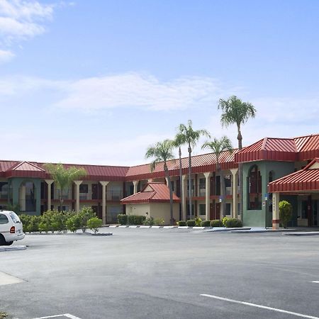 Super 8 By Wyndham Clearwater/Us Hwy 19 N Motel Exterior photo