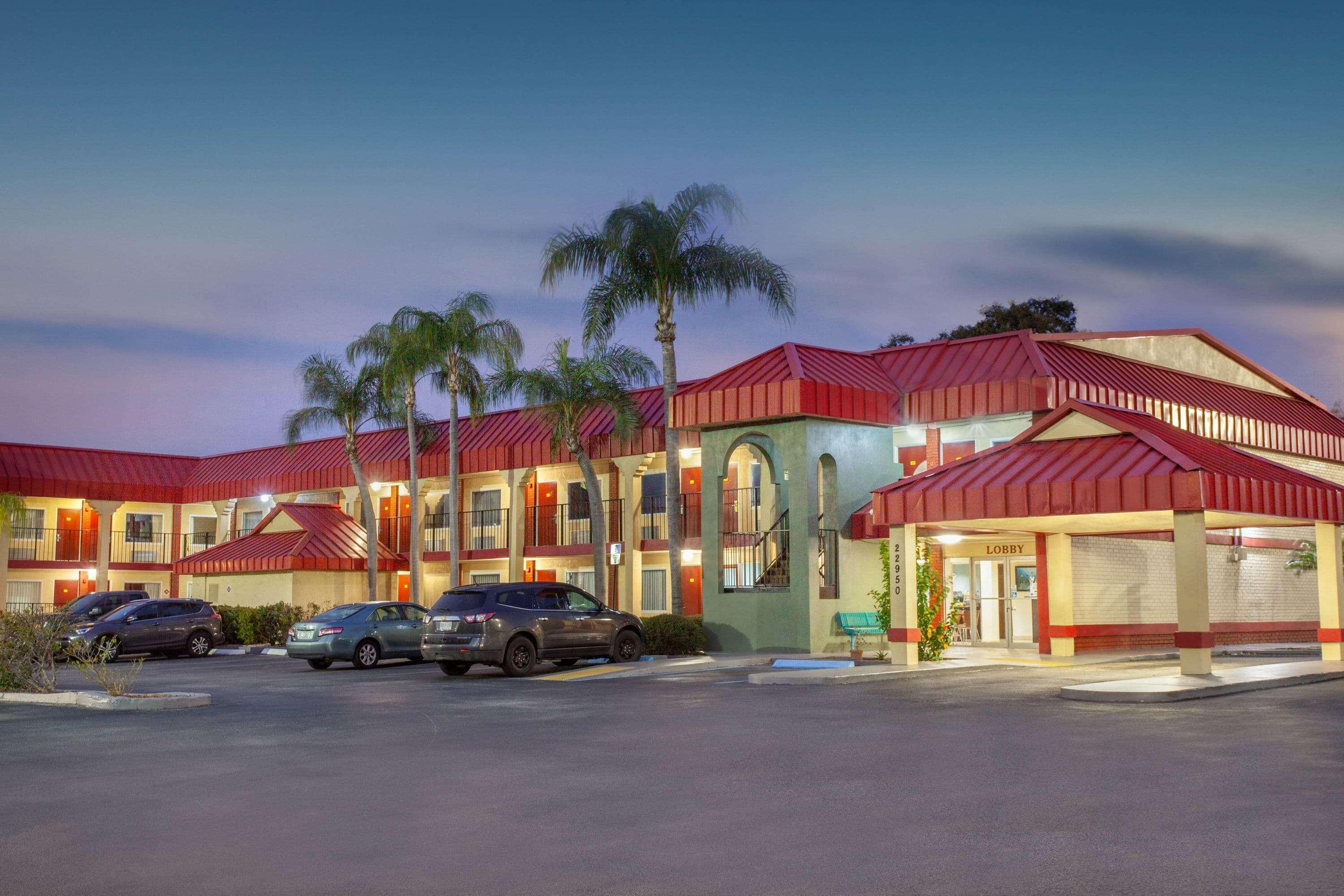 Super 8 By Wyndham Clearwater/Us Hwy 19 N Motel Exterior photo